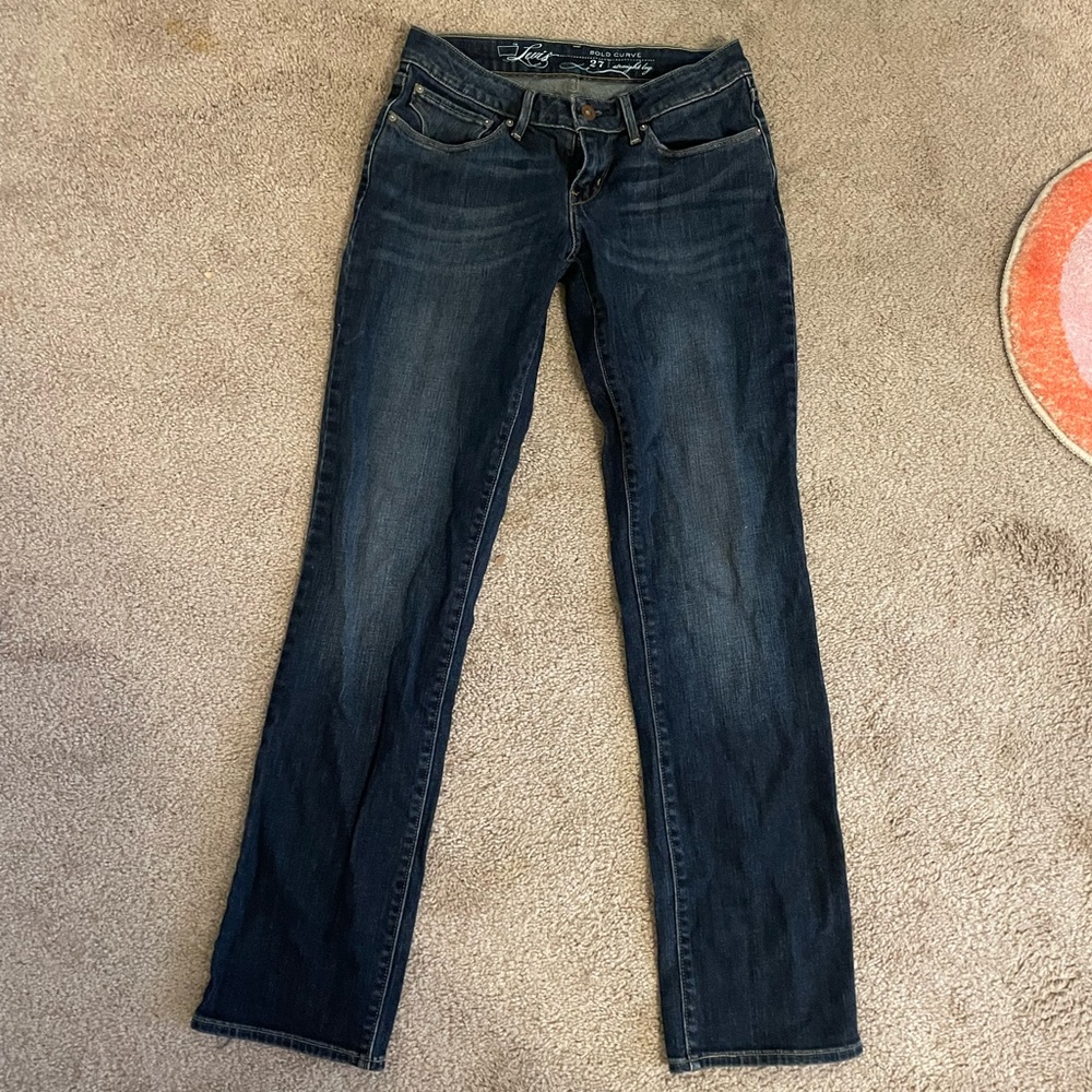 LEVI’S women’s size 27 straight leg jeans.